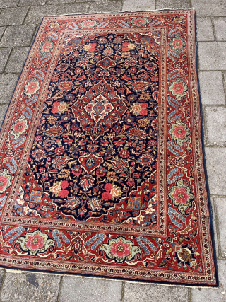 Antique Keshan rug, 208 x 135 cm. Good pile all over, without wear and with saturated, all natural dyes. 7x small moth spots, all shown in the last 4 picts.
Knot density: 6  ...