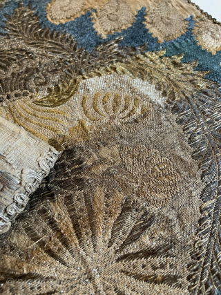 Antique voided silk velvet panel with gold and silver thread on a cotton ground, 131 x 50 cm.
Ottoman/Italian? 17th/18th c.? Original sides, with its original trimming.
Not sure if the two attached straps  ...