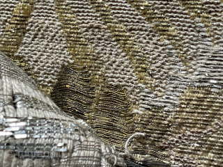 Antique voided silk velvet panel with gold and silver thread on a cotton ground, 131 x 50 cm.
Ottoman/Italian? 17th/18th c.? Original sides, with its original trimming.
Not sure if the two attached straps  ...