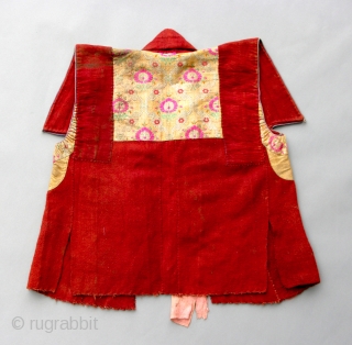 Monk’s Top    (bb35)

Woolen Monk’s garment with decorative silk brocade panels
29”w  x  31”h
Used but good condition  -  early 20th C. 
(professionally cleaned by Robert Mann)

POR  