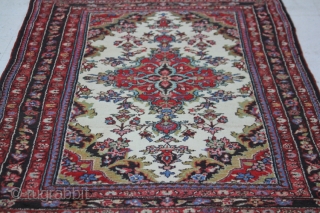 PERSIAN HAMADAN CARPET: 

Dimensions- 4' 5" x 7' 4"                        