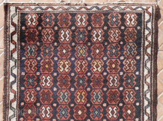 Small Bakhtiari rug, Chahar Mahal region. 118 x 70 cm. (3.9 ft x 2.3 ft.) Unusual abstract design. 
Worldwide intercontinental shipping            