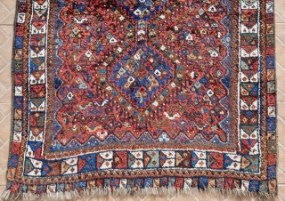  Neriz-Shiraz rug, 152 x 108 cm, Three medallion- bird design, characteristic white-ground main border, full-pile                 