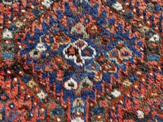  Neriz-Shiraz rug, 152 x 108 cm, Three medallion- bird design, characteristic white-ground main border, full-pile                 
