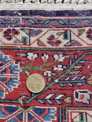 A fine Bidjar Garrus rug 148 x 102 cm (4.8 x 3.3ft) around 1960/70
with an arabesque calyx leaf design on a dark blue ground         