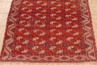 Kızıl Ayak main carpet, 8.5ft x 6.6ft late 19 th. Century. Characteristic "Tauk Nuska" design with facing horned animals.
Slight overall wear with areas of wear and one (old) repair.    