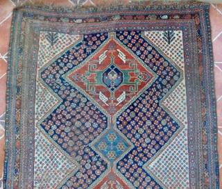 An ivory-ground Quashqai rug with secundary indigo blue field with two large red diamonds, linked by a smaller blue one. 180 x 130 cm. second half of 19 th. century. Very pliable,  ...