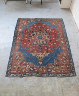 beautiful rug in great condition 140 x 180 cm                        