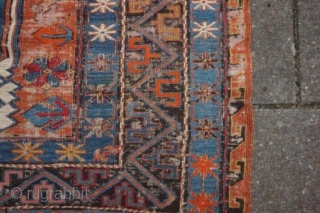 Soumak in need of restoration. A beautiful rug. Size: 260 x 350 cm
   


                 