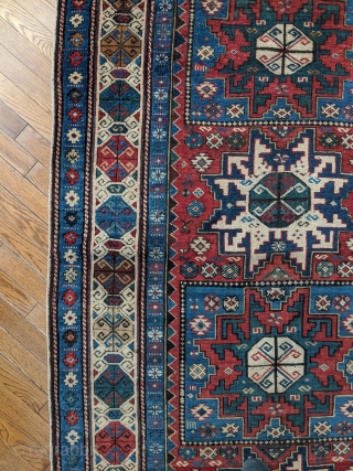 Dynamic Kuba rug with a "Lesghi" star design. 8" x 4". 
Very good colours and condition (but could use a bit of a stretch). Dated: "1281" (1857)?. Price: Please ask.   