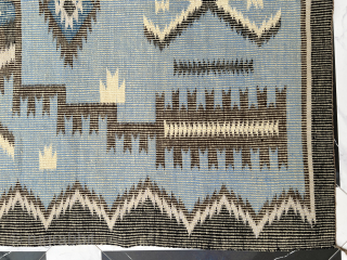 A beautiful storm pattern sky blue Navajo rugs in perfect condition size 145cm/105cm if any interest please contact me on my email knaqeebullah489@gmail.com          