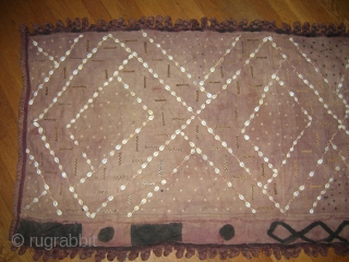     AFRICAN WALL HANGING (?) OR MANTLE
Origin : Africa, 
Size: 29 inches x 82 inches
Condition: excellent, one row of "pompoms" or edging may be missing on one edge.
This unique  ...