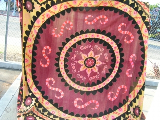 SUZANI CENTRAL ASIA

Size: 8 feet, 4 inches x 8 feet, 4 inches    (8' 4" x 8' 4"  - Raw silk embroidered on cotton ground.     