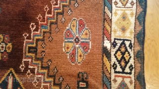 This is a world class (okay,tribe class) Qashqai gabbeh, having no repairs, end kilims and overcast sides. App 4'9" X 6'7" = 144 X 200cm.        