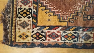 This is a world class (okay,tribe class) Qashqai gabbeh, having no repairs, end kilims and overcast sides. App 4'9" X 6'7" = 144 X 200cm.        