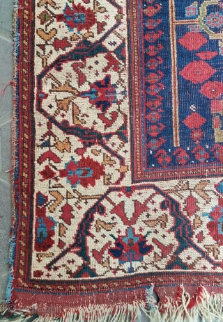 Antique Avshar rug amazing colors and in good condition all original size 1,50 x 1,25 cm Circa 1850               