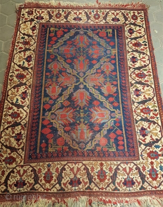 Antique Avshar rug amazing colors and in good condition all original size 1,50 x 1,25 cm Circa 1850               