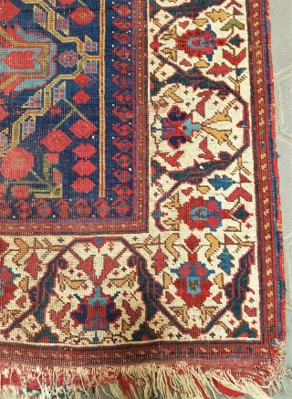 Antique Avshar rug amazing colors and in good condition all original size 1,50 x 1,25 cm Circa 1850               