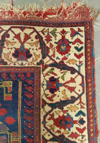 Antique Avshar rug amazing colors and in good condition all original size 1,50 x 1,25 cm Circa 1850               