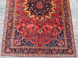 Persian Bahtiar Rug all original amazing wool and colors like serapi and full pile size 3,15x2,10 cm and  Circa 1900-1910            