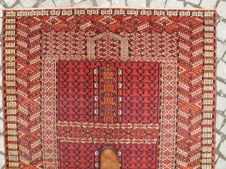 Antique Turkoman Tekke Engsi very nice colours all original no repair
Size: 1,42 x 1,30 cm Circa: 1900
                