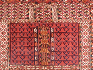 Antique Turkoman Tekke Engsi very nice colours all original no repair
Size: 1,42 x 1,30 cm Circa: 1900
                