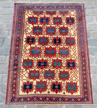 Antique Persian Avshar rug incredible Wonderful colors and excellent condition all original full pile Size 1,88 x 1,41 cm Circa 1910            