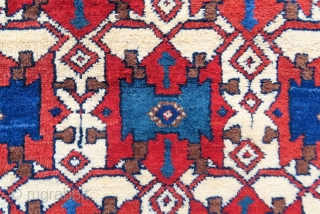 Antique Persian Avshar rug incredible Wonderful colors and excellent condition all original full pile Size 1,88 x 1,41 cm Circa 1910            