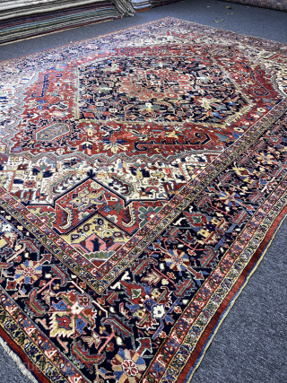 XXL old Heriz Carpet 11’3”x15’11” feet ( 4,85x3,43 cm ) nice pile , nice colors and very nice condition AVAILABLE 
#heriz #anyique #handmade #azarbaijan #persian #lux #homedecor #decor #decoration #homedesign #luxurylifestyle #homedecoration  ...