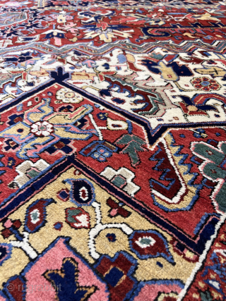 XXL old Heriz Carpet 11’3”x15’11” feet ( 4,85x3,43 cm ) nice pile , nice colors and very nice condition AVAILABLE 
#heriz #anyique #handmade #azarbaijan #persian #lux #homedecor #decor #decoration #homedesign #luxurylifestyle #homedecoration  ...