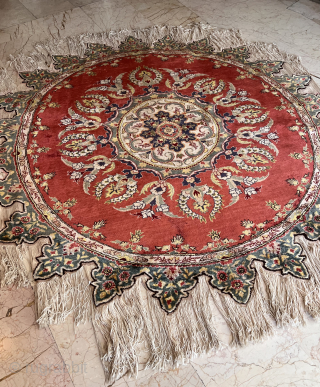 Old round silk Turkish rug 7’x7’ feet ( 2,13x2,13 cm ) nice silk and excellent condition all original AVAILABLE if you need more information please contact sahcarpets@gmail.com 
#round #circcle #silk #silkrug #silkcarpet  ...