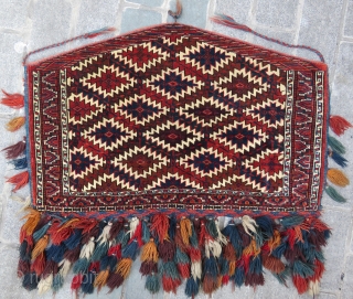 Turkoman Asmalik wonderful colors and excellent condition all original size with tassel 100x110 cm without tassel 70 x 1,10 cm Circa 1900-1910           