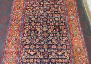 Malayer Gallerie Carpet wonderful colors and excellent condition all original size 5,20x2,08 cm Circa 1900-1910                  