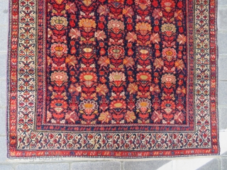 Malayer rug wonderful colors and very good condition all original 
Side silk exhibited and size  1,91x1,28 cm Circa 1910-1915             