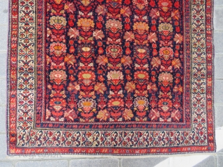 Malayer rug wonderful colors and very good condition all original 
Side silk exhibited and size  1,91x1,28 cm Circa 1910-1915             