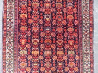 Malayer rug wonderful colors and very good condition all original 
Side silk exhibited and size  1,91x1,28 cm Circa 1910-1915             