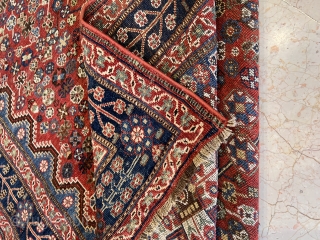 Attractive Shiraz Rug 4’10”x7’9” feet 1,48x2,36 cm nice colors and nice conditions all original AVAILABLE if need any more information please contact E-mail  sahcarpets@gmail.com  or WhatsApp +905358635050 
Thank you very  ...