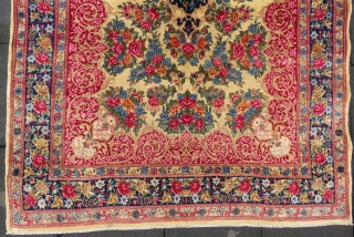 Antique Kirman Raver  wonderful colors and excellent condition all original size 2,36 x 1,41 cm Circa 1900- 1910              