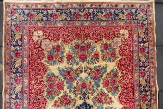 Antique Kirman Raver  wonderful colors and excellent condition all original size 2,36 x 1,41 cm Circa 1900- 1910              