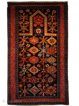 Karabag Prayer rug wonderful colours and excellent condition  Size: 1,73 X 1,02 cm Circa 1910 or 1920               