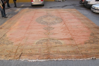 Anatolian oushak large carpet  very fine and size 21'00 x 27'00 foot ( 8,20x6,40 cm) Circa 1900               