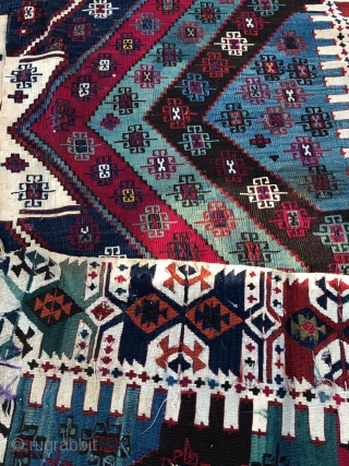 Anatolian kilim,
Circa 1910
385x176cm                              