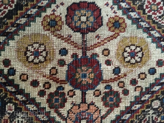 Fine and colorful antique Qasshgai rug 100x200 cm
Worn                         