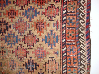 A Baluch-Bahluli rug, Symmetric knotted, Circa 1850? All natural colours, Condition (see photo's),
Size: 125 x 125 cm.                