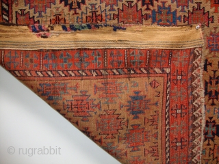 A Baluch-Bahluli rug, Symmetric knotted, Circa 1850? All natural colours, Condition (see photo's),
Size: 125 x 125 cm.                