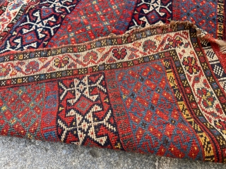 Unusual southpersian bagface. Unique design and great colors.
As found and unwashed.                      