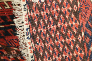 Tekke Ensi Türteppich 145x130cm 
Tekke Engsi antique, Turkmenistan, 19th century                        ...