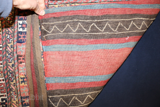 Kaukasischer Soumakh Kelim komplette Satteltasche 110x53cm Sie können mich gerne über Rugrabbit oder direkt per Email kontaktieren. Meine Emailadresse lautet salihunal@msn.com Feel free to contact me via Rugrabbit or directly via email.  ...