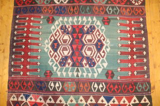 Ein wunderschöner antiker Kelim in einem guten Zustand 350x160cm Sie können mich gerne über Rugrabbit oder direkt per Email kontaktieren. Meine Emailadresse lautet salihunal@msn.com Feel free to contact me via Rugrabbit or  ...