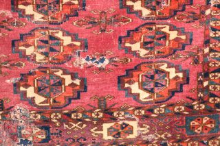 Tekke Chuwal leider mit Mottenschaden wartet auf Rettung  90x75cm Sie können mich gerne über Rugrabbit oder direkt per Email kontaktieren. Meine Emailadresse lautet salihunal@msn.com Feel free to contact me via Rugrabbit  ...